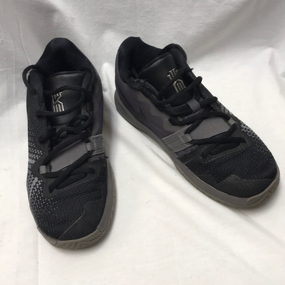 Nike Kyrie Flytrap Black Thunder Grey Kids Size 2Y